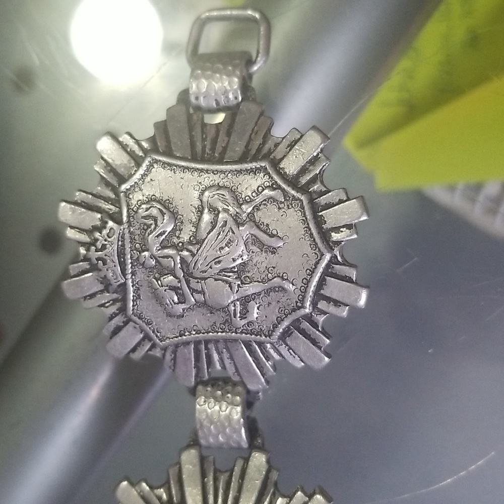 Vintage 3-Panel Heraldic Shield Bracelet – Knight & Horse Motif - Picture 5 of 8